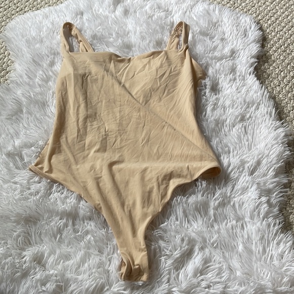 SKIMS FITS EVERYBODY SQUARE NECK BODYSUIT - Picture 4 of 8